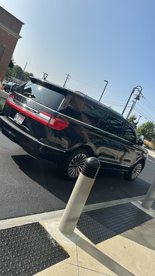 SUV - Lincoln Navigator L