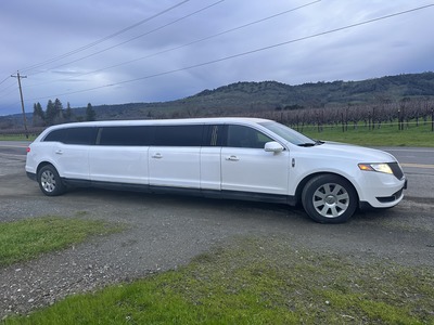 Stretch Limo - Lincoln MKT