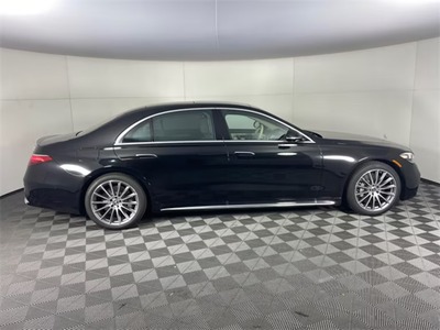 Luxury Sedan - Mercedes Benz S-Class