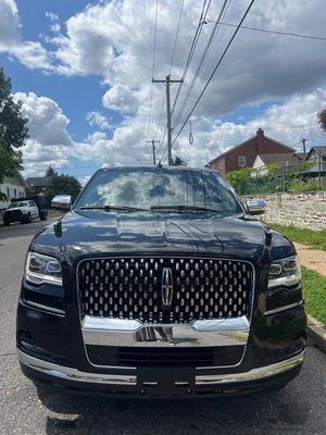 SUV - Lincoln Navigator