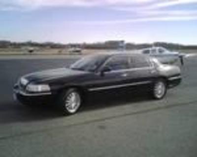 Sedan - Lincoln Town Car